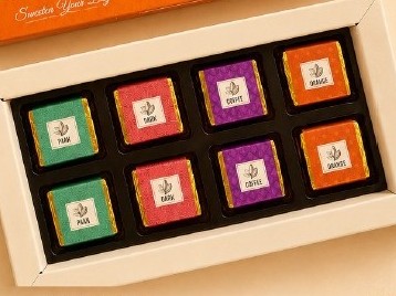 8 Assorted Chocolate Set Rs 249